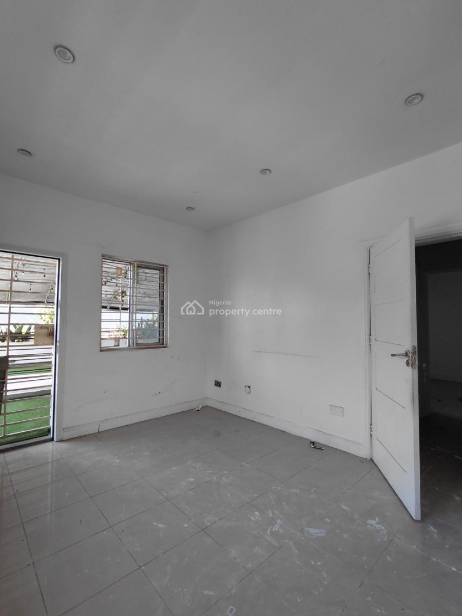 Nice 3 Bedroom Apartment with Rooftop Terrace, Lekki Phase 1, Lekki, Lagos, Flat / Apartment for Rent