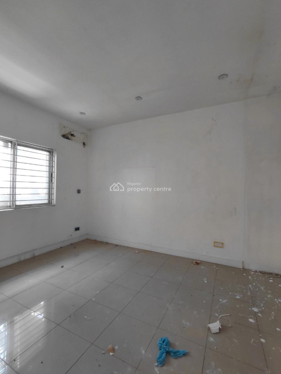 Nice 3 Bedroom Apartment with Rooftop Terrace, Lekki Phase 1, Lekki, Lagos, Flat / Apartment for Rent