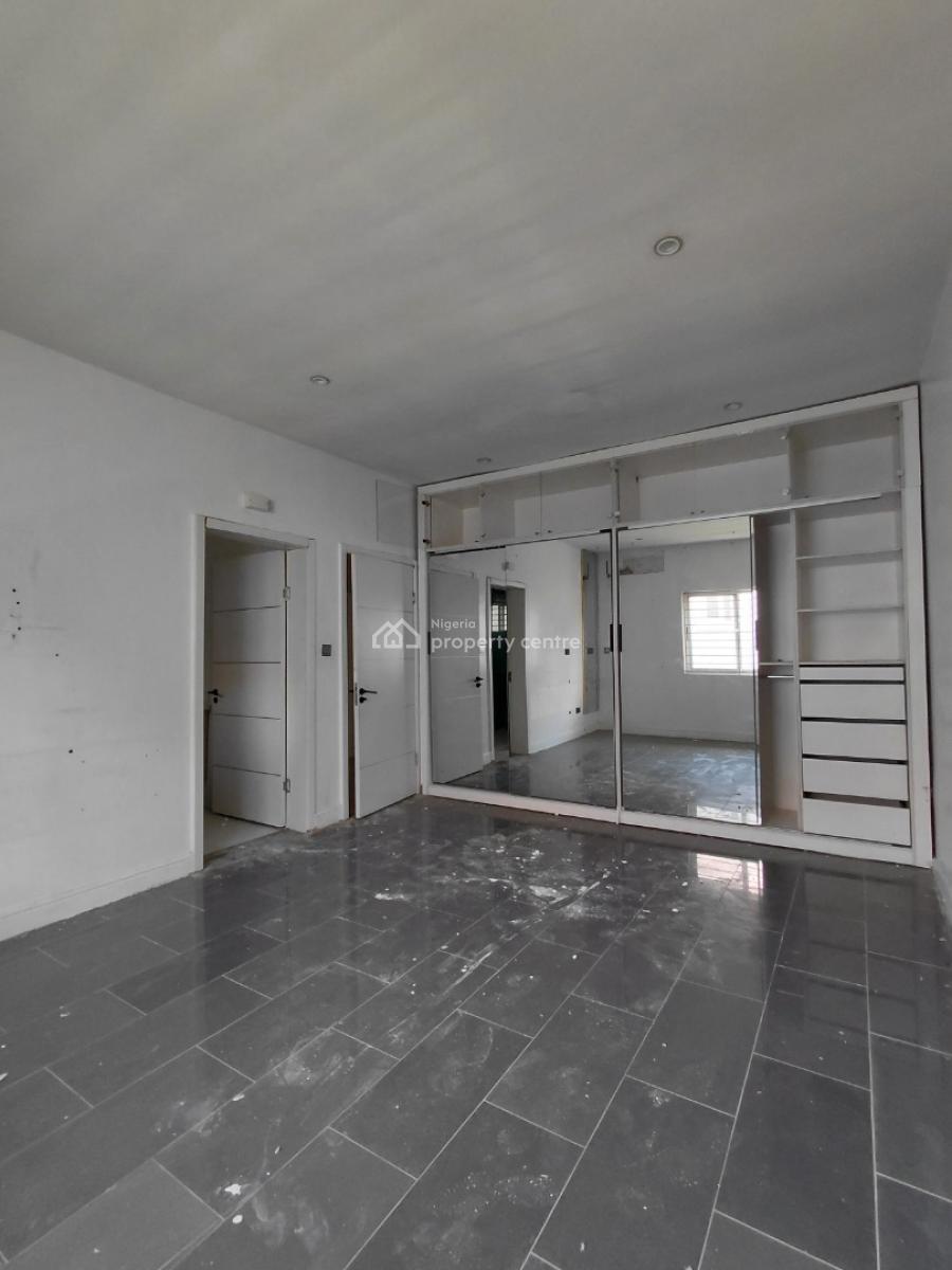 Nice 3 Bedroom Apartment with Rooftop Terrace, Lekki Phase 1, Lekki, Lagos, Flat / Apartment for Rent