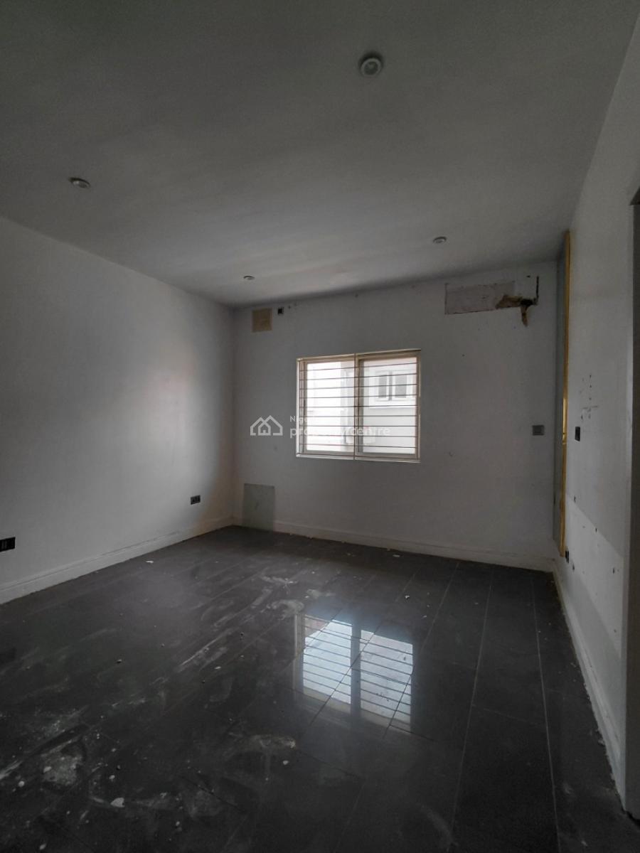 Nice 3 Bedroom Apartment with Rooftop Terrace, Lekki Phase 1, Lekki, Lagos, Flat / Apartment for Rent