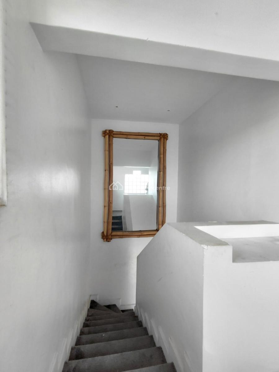 Nice 3 Bedroom Apartment with Rooftop Terrace, Lekki Phase 1, Lekki, Lagos, Flat / Apartment for Rent