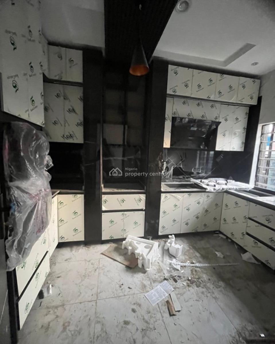 Lovely 2 Bedroom Apartment with Bq, Ologolo, Ologolo, Lekki, Lagos, Block of Flats for Sale