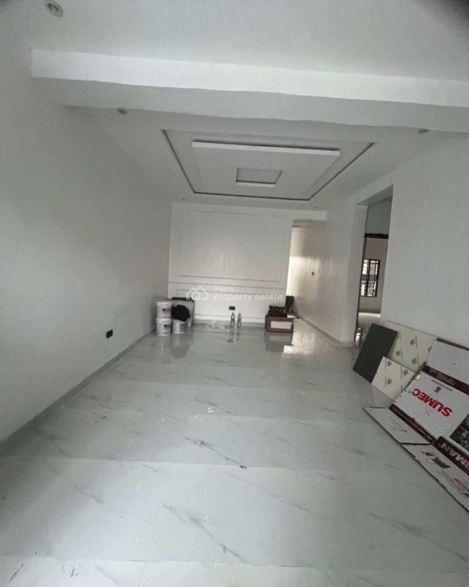 Lovely 2 Bedroom Apartment with Bq, Ologolo, Ologolo, Lekki, Lagos, Block of Flats for Sale