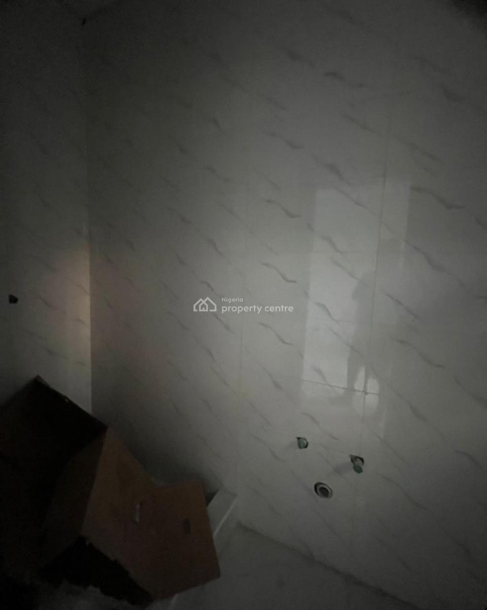 Lovely 2 Bedroom Apartment with Bq, Ologolo, Ologolo, Lekki, Lagos, Block of Flats for Sale