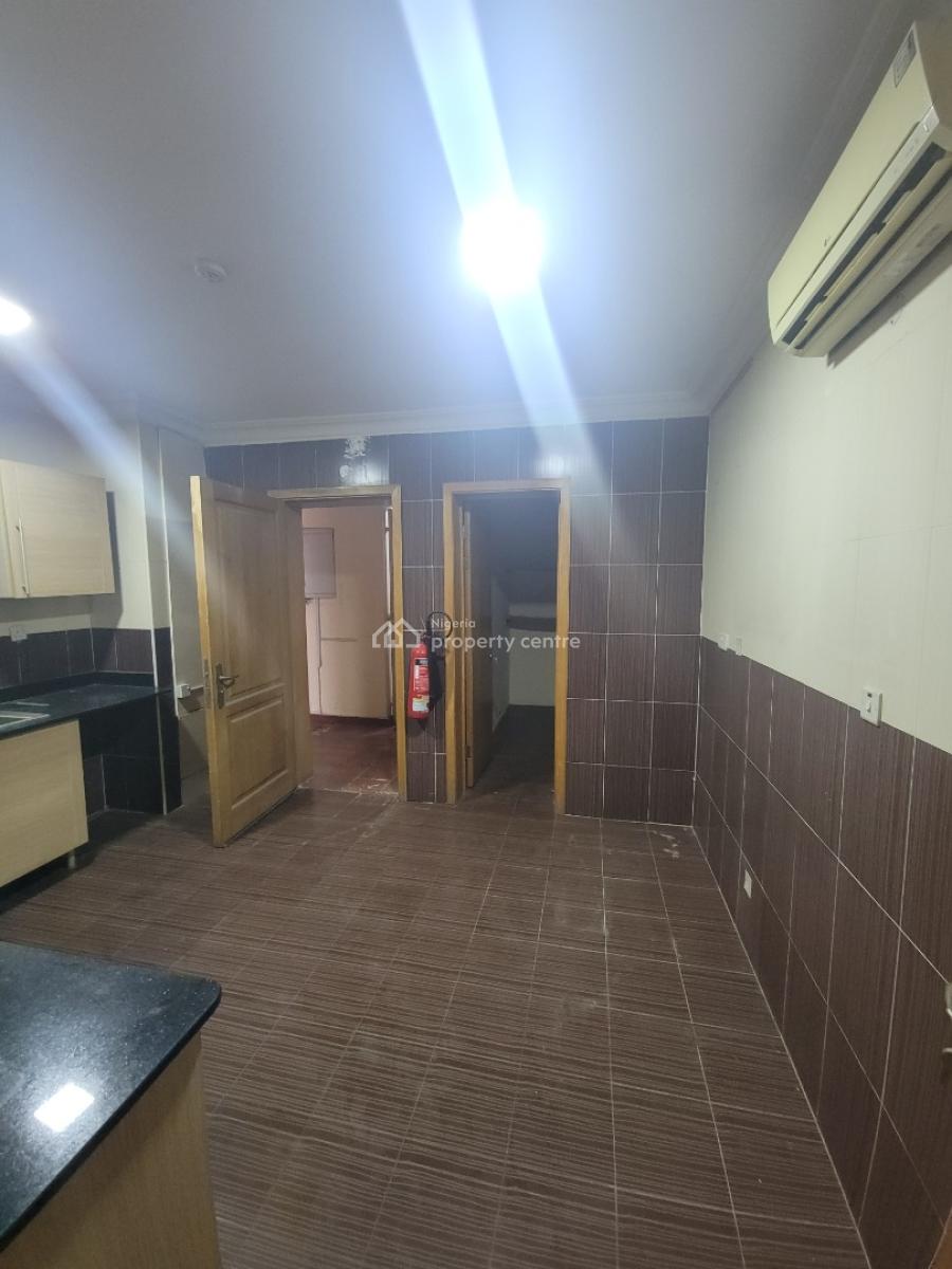 Well Maintained Fully Serviced 3bedroom Flat in Lekki Phase 1, Lekki Phase 1, Lekki, Lagos, Flat / Apartment for Rent