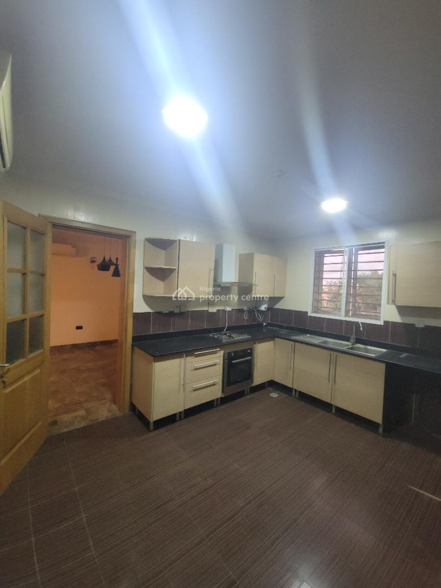 Well Maintained Fully Serviced 3bedroom Flat in Lekki Phase 1, Lekki Phase 1, Lekki, Lagos, Flat / Apartment for Rent