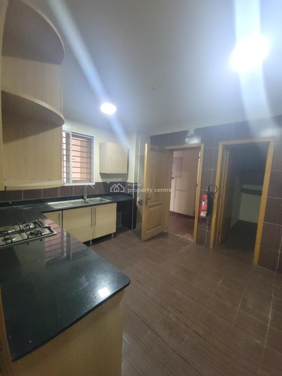 Well Maintained Fully Serviced 3bedroom Flat in Lekki Phase 1, Lekki Phase 1, Lekki, Lagos, Flat / Apartment for Rent