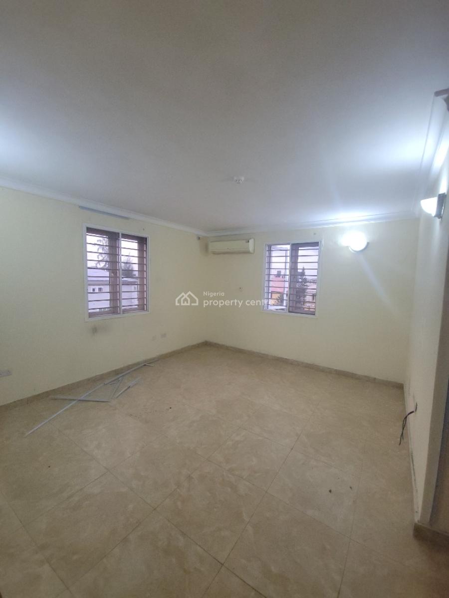 Well Maintained Fully Serviced 3bedroom Flat in Lekki Phase 1, Lekki Phase 1, Lekki, Lagos, Flat / Apartment for Rent