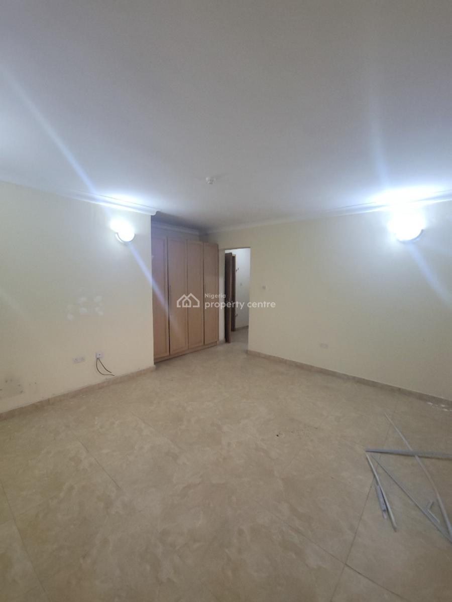 Well Maintained Fully Serviced 3bedroom Flat in Lekki Phase 1, Lekki Phase 1, Lekki, Lagos, Flat / Apartment for Rent
