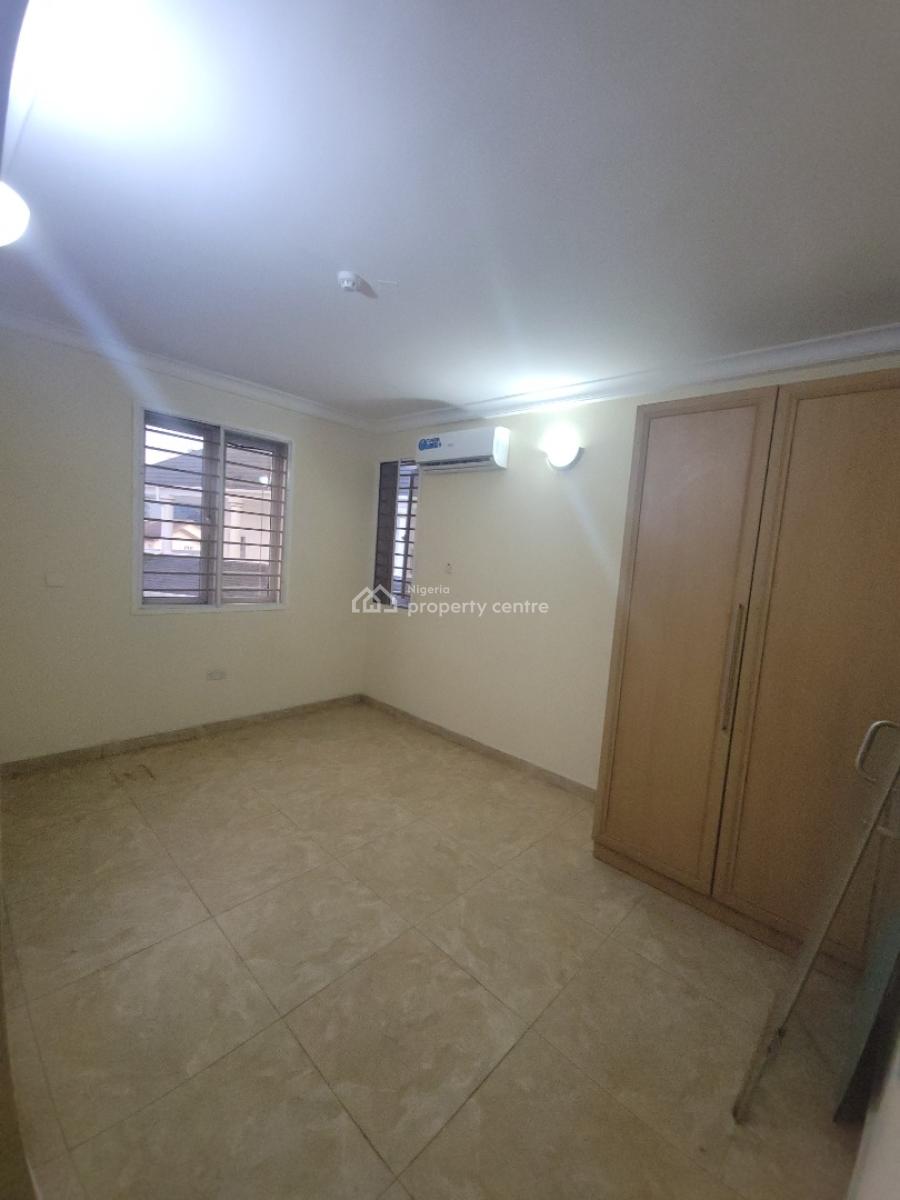 Well Maintained Fully Serviced 3bedroom Flat in Lekki Phase 1, Lekki Phase 1, Lekki, Lagos, Flat / Apartment for Rent