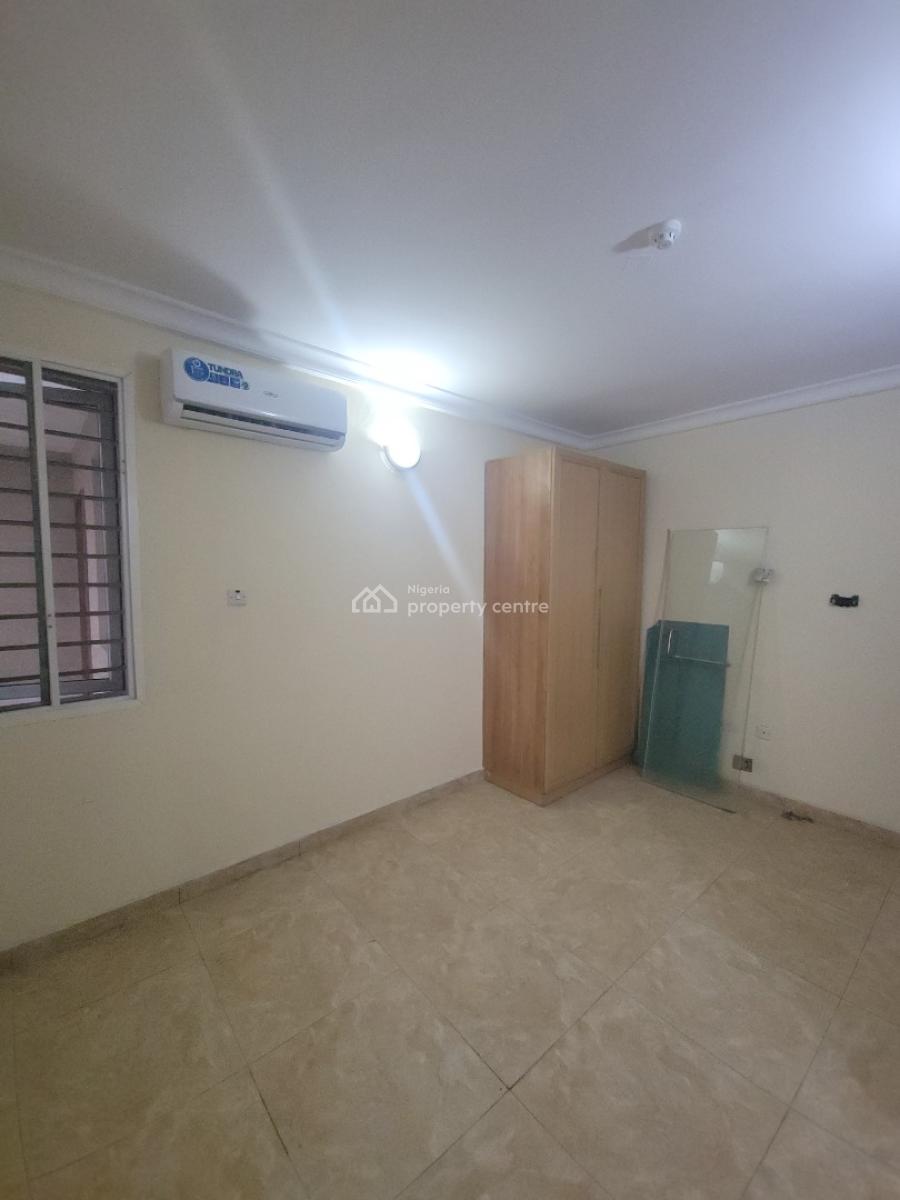 Well Maintained Fully Serviced 3bedroom Flat in Lekki Phase 1, Lekki Phase 1, Lekki, Lagos, Flat / Apartment for Rent