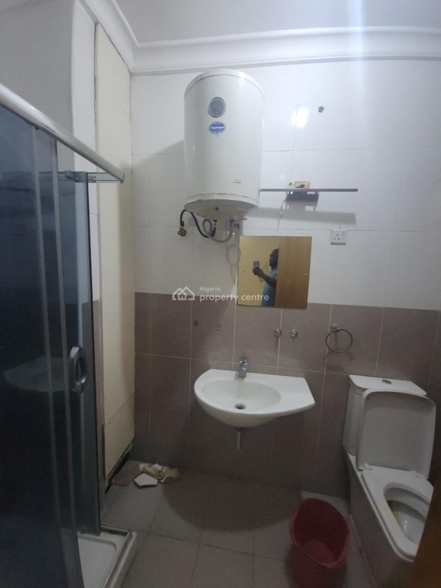 Well Maintained Fully Serviced 3bedroom Flat in Lekki Phase 1, Lekki Phase 1, Lekki, Lagos, Flat / Apartment for Rent