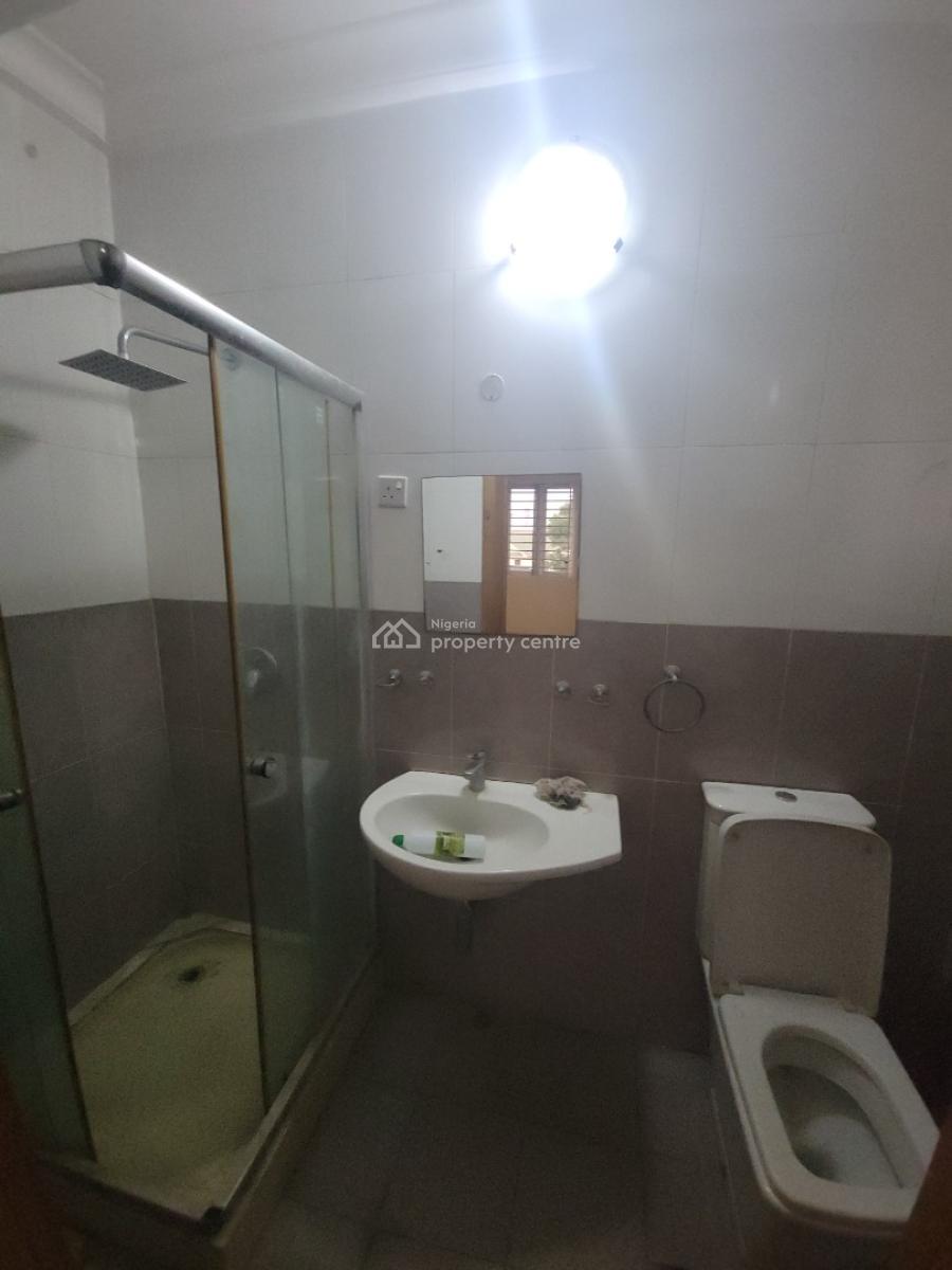 Well Maintained Fully Serviced 3bedroom Flat in Lekki Phase 1, Lekki Phase 1, Lekki, Lagos, Flat / Apartment for Rent