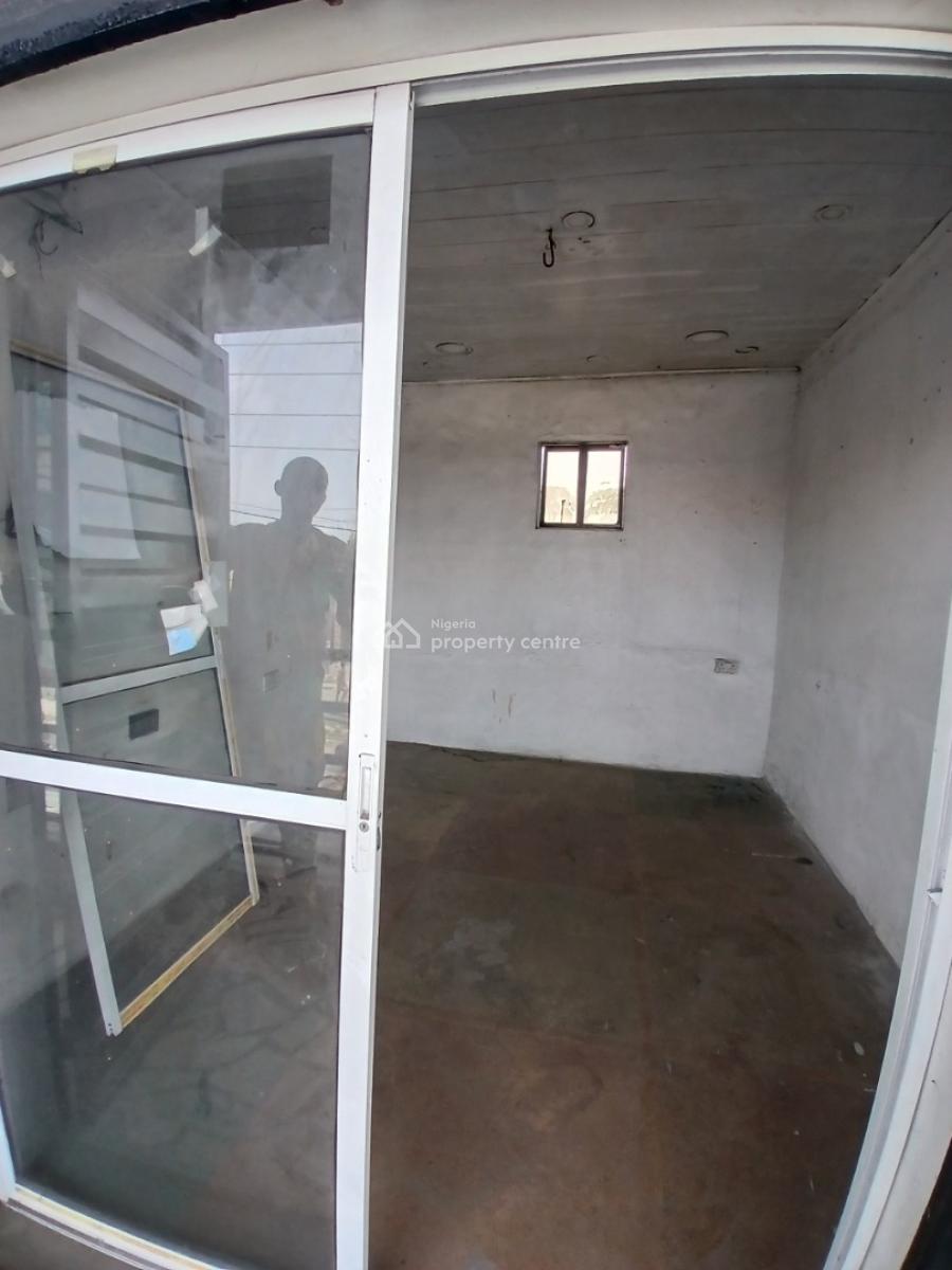 Shop Space Upstairs (facing The Road), Ado Road, Ajah, Ajah, Lagos, Shop for Rent