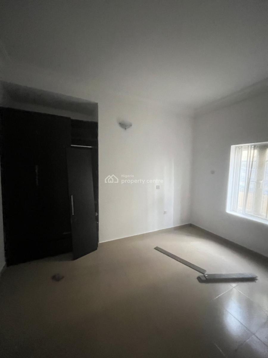 Luxury Spacious 3 Bedroom Flat Downstairs, Mobil Road Ilaje, Ajah, Lagos, Flat / Apartment for Rent