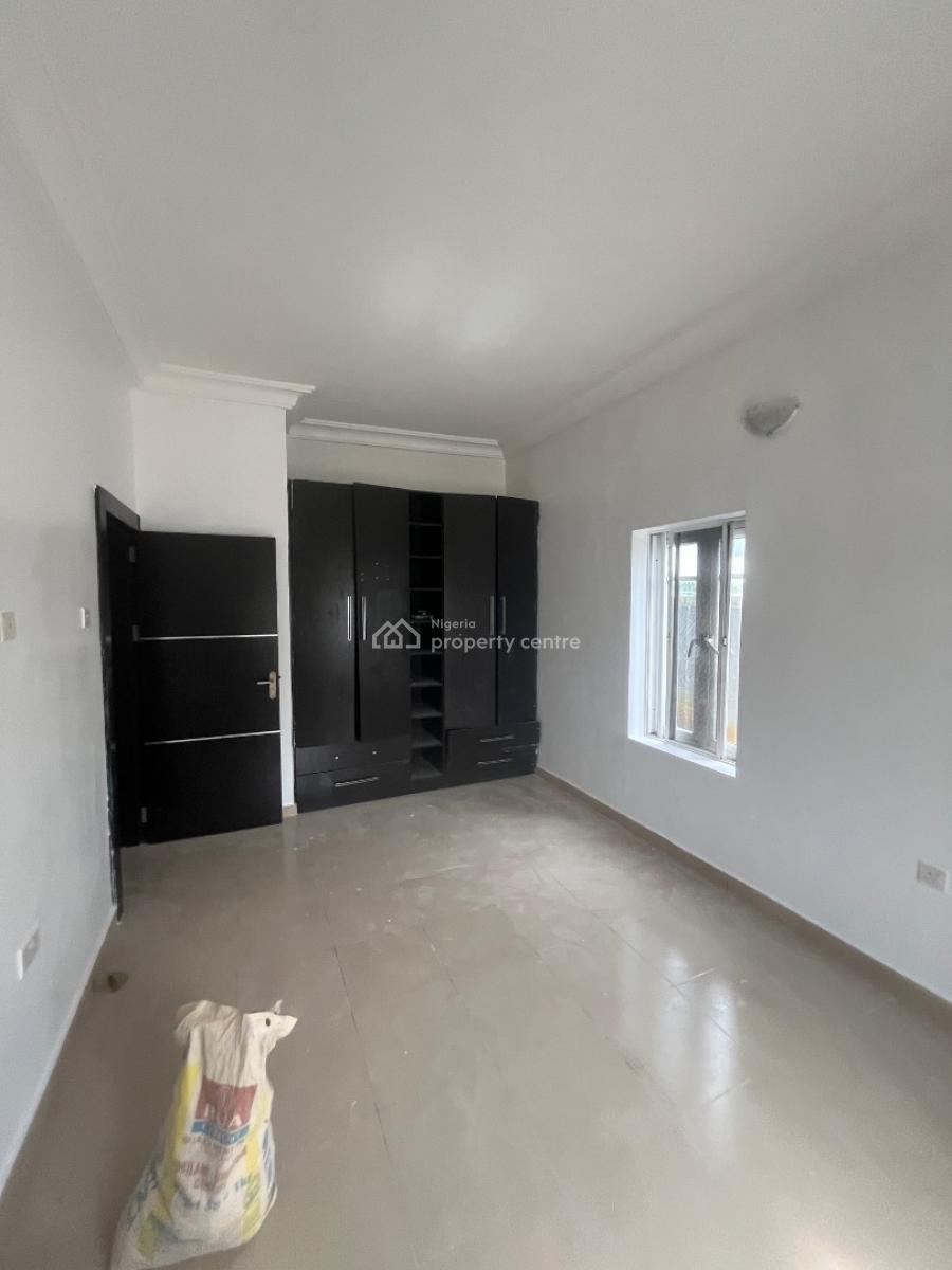 Luxury Spacious 3 Bedroom Flat Downstairs, Mobil Road Ilaje, Ajah, Lagos, Flat / Apartment for Rent