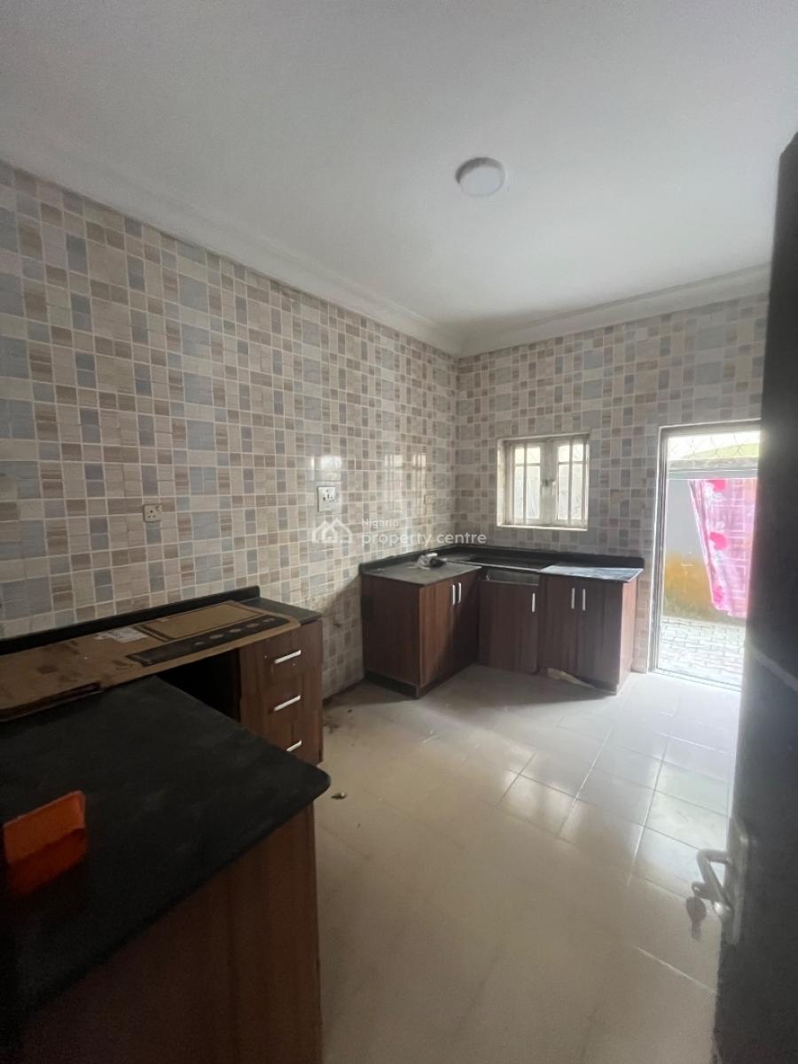 Luxury Spacious 3 Bedroom Flat Downstairs, Mobil Road Ilaje, Ajah, Lagos, Flat / Apartment for Rent
