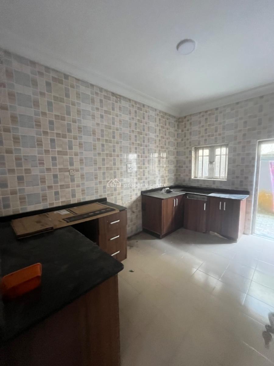 Luxury Spacious 3 Bedroom Flat Downstairs, Mobil Road Ilaje, Ajah, Lagos, Flat / Apartment for Rent