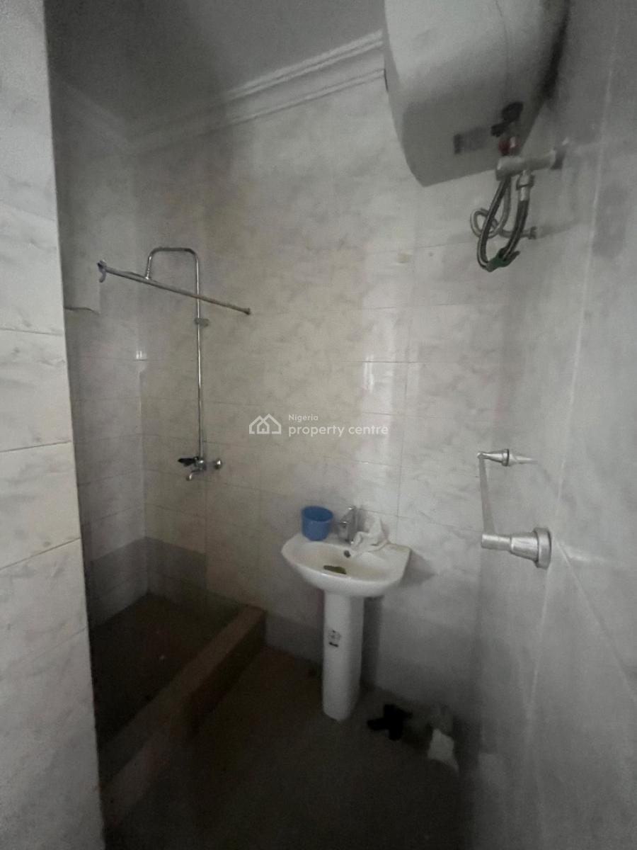 Luxury Spacious 3 Bedroom Flat Downstairs, Mobil Road Ilaje, Ajah, Lagos, Flat / Apartment for Rent