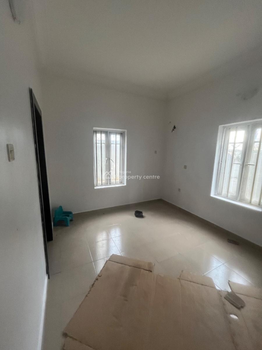 Luxury Spacious 3 Bedroom Flat Downstairs, Mobil Road Ilaje, Ajah, Lagos, Flat / Apartment for Rent