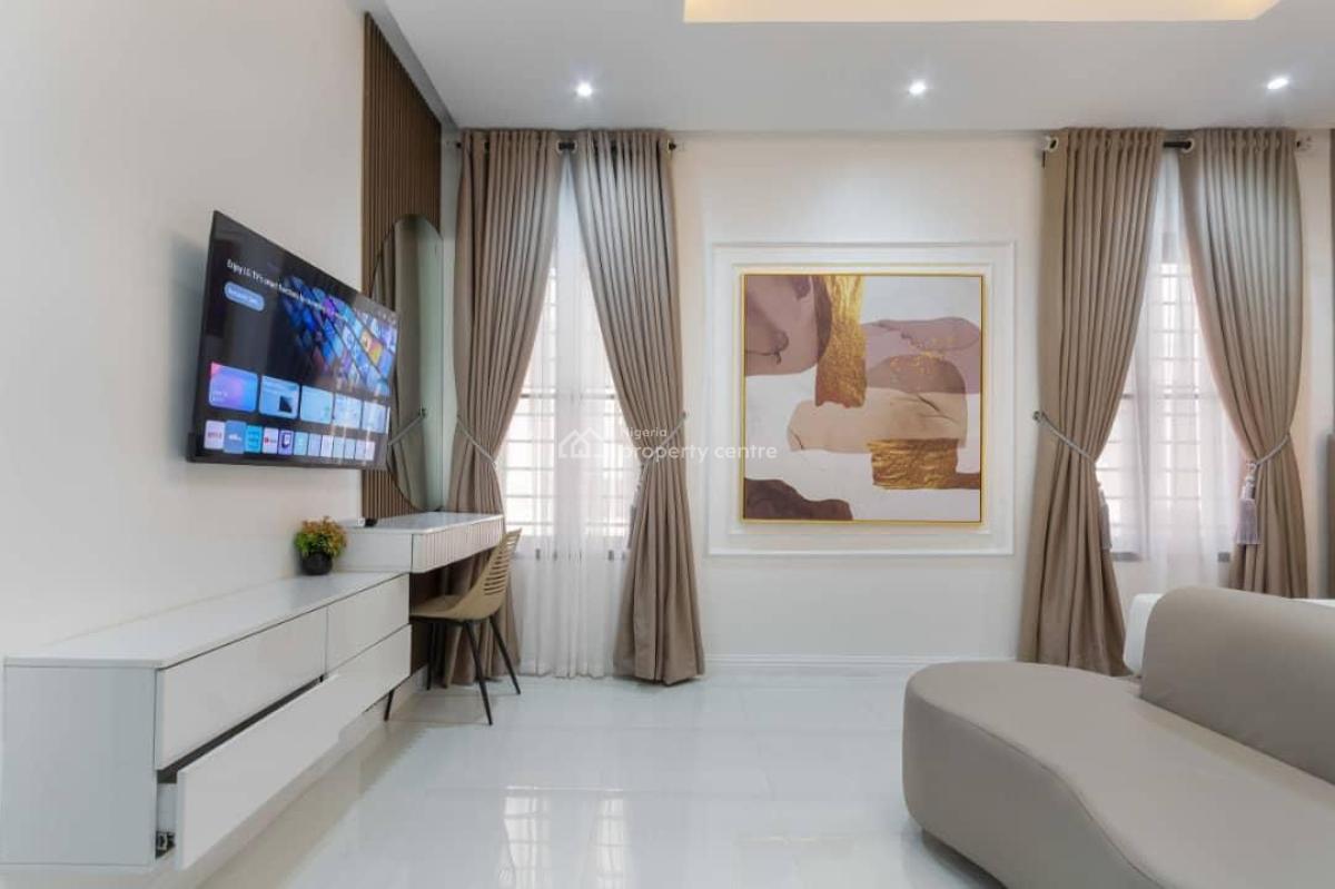 Classic 3bedroom Apartment with Bathtub, Gym, Pool, En-suite Rooms, Unlimited Wifi, 24/7 Power,  Comfortable Stay, Ikate, Lekki, Lagos, Flat / Apartment Short Let