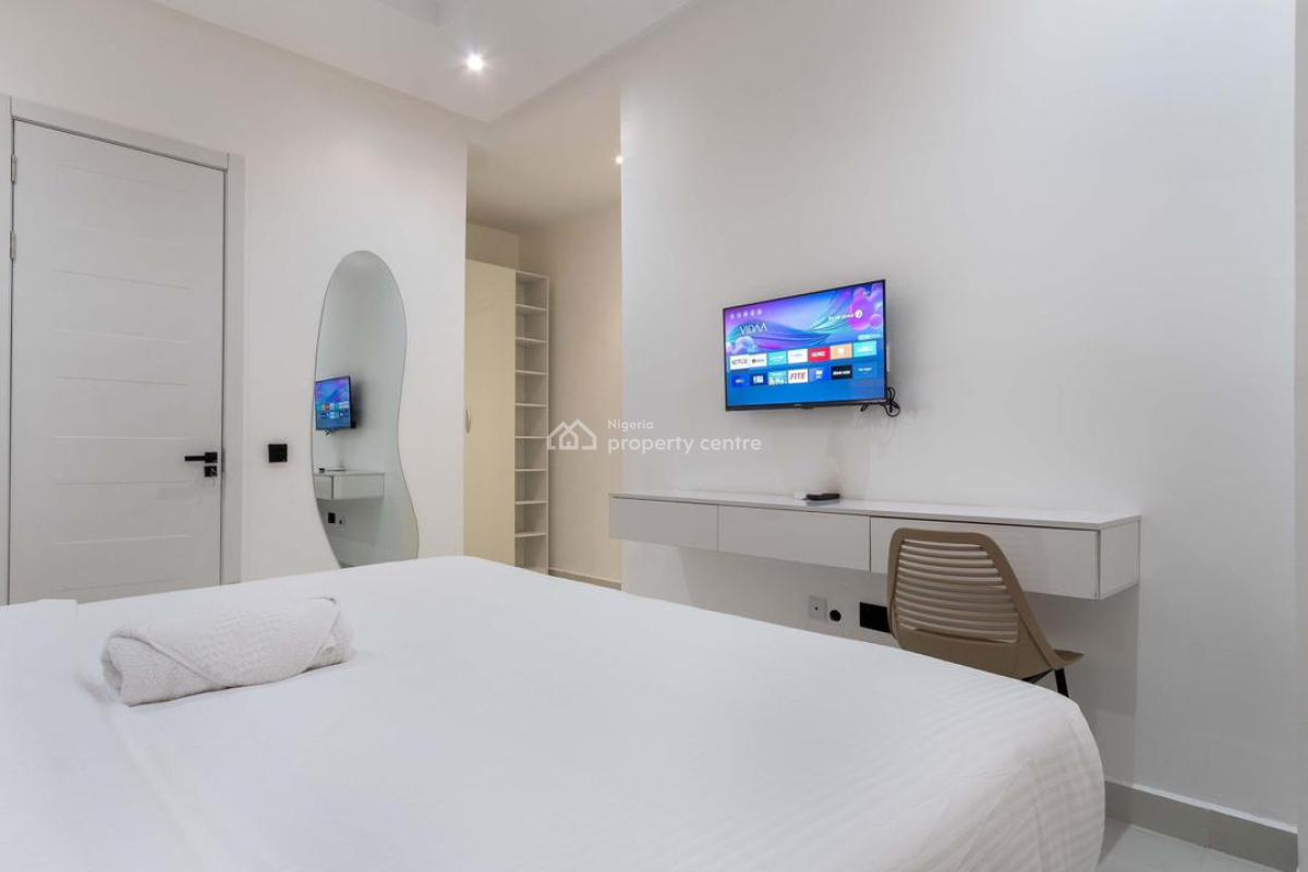 Classic 3bedroom Apartment with Bathtub, Gym, Pool, En-suite Rooms, Unlimited Wifi, 24/7 Power,  Comfortable Stay, Ikate, Lekki, Lagos, Flat / Apartment Short Let