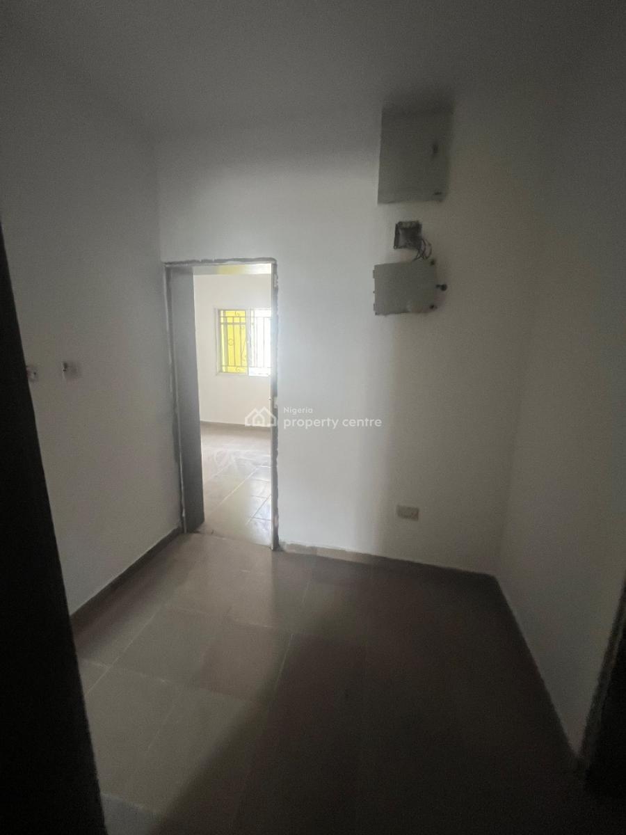 Luxury Clean 2bedroom Flat Upstairs and Downstairs, Mobil Road Ilaje, Ajah, Lagos, Flat / Apartment for Rent