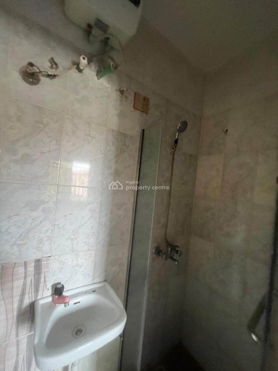 Luxury Clean 2bedroom Flat Upstairs and Downstairs, Mobil Road Ilaje, Ajah, Lagos, Flat / Apartment for Rent