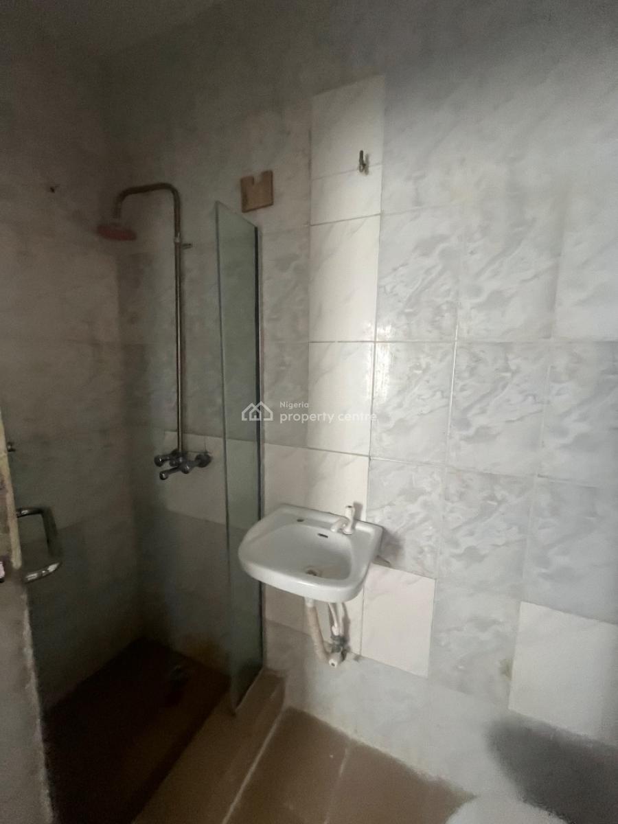Luxury Clean 2bedroom Flat Upstairs and Downstairs, Mobil Road Ilaje, Ajah, Lagos, Flat / Apartment for Rent