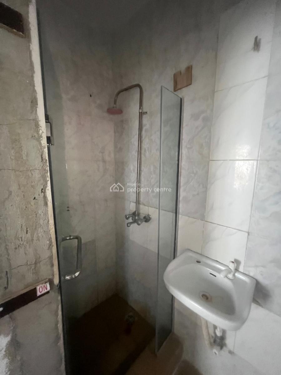 Luxury Clean 2bedroom Flat Upstairs and Downstairs, Mobil Road Ilaje, Ajah, Lagos, Flat / Apartment for Rent