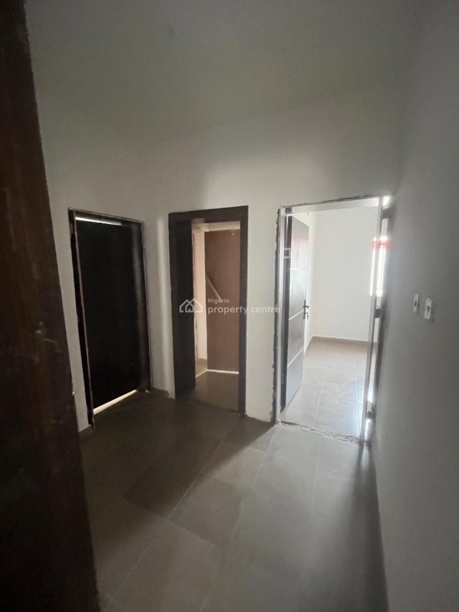 Luxury Clean 2bedroom Flat Upstairs and Downstairs, Mobil Road Ilaje, Ajah, Lagos, Flat / Apartment for Rent