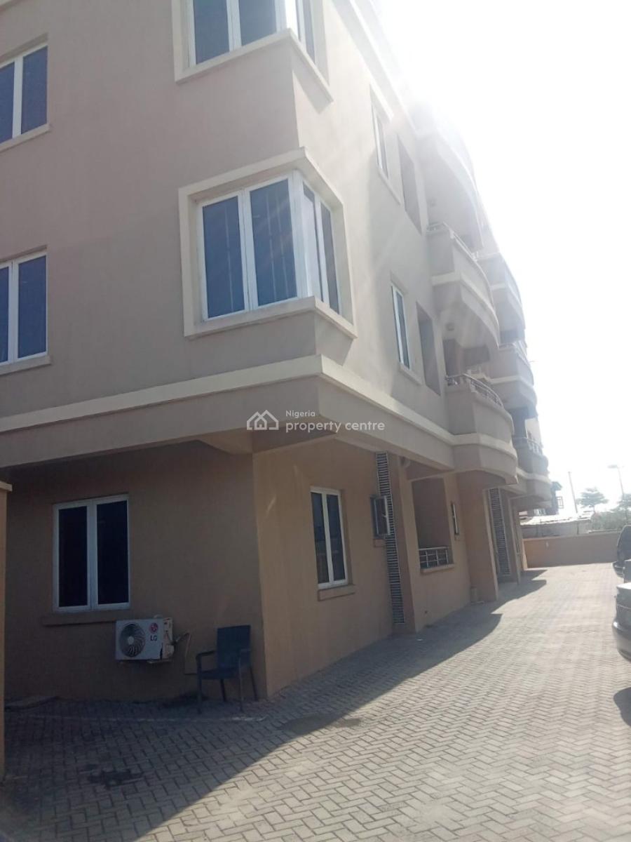 Spacious 3 Bedroom Penthouse with Bq in a Prime Location, Off Akeem Dickson Street, Lekki, Lagos, Flat / Apartment for Rent