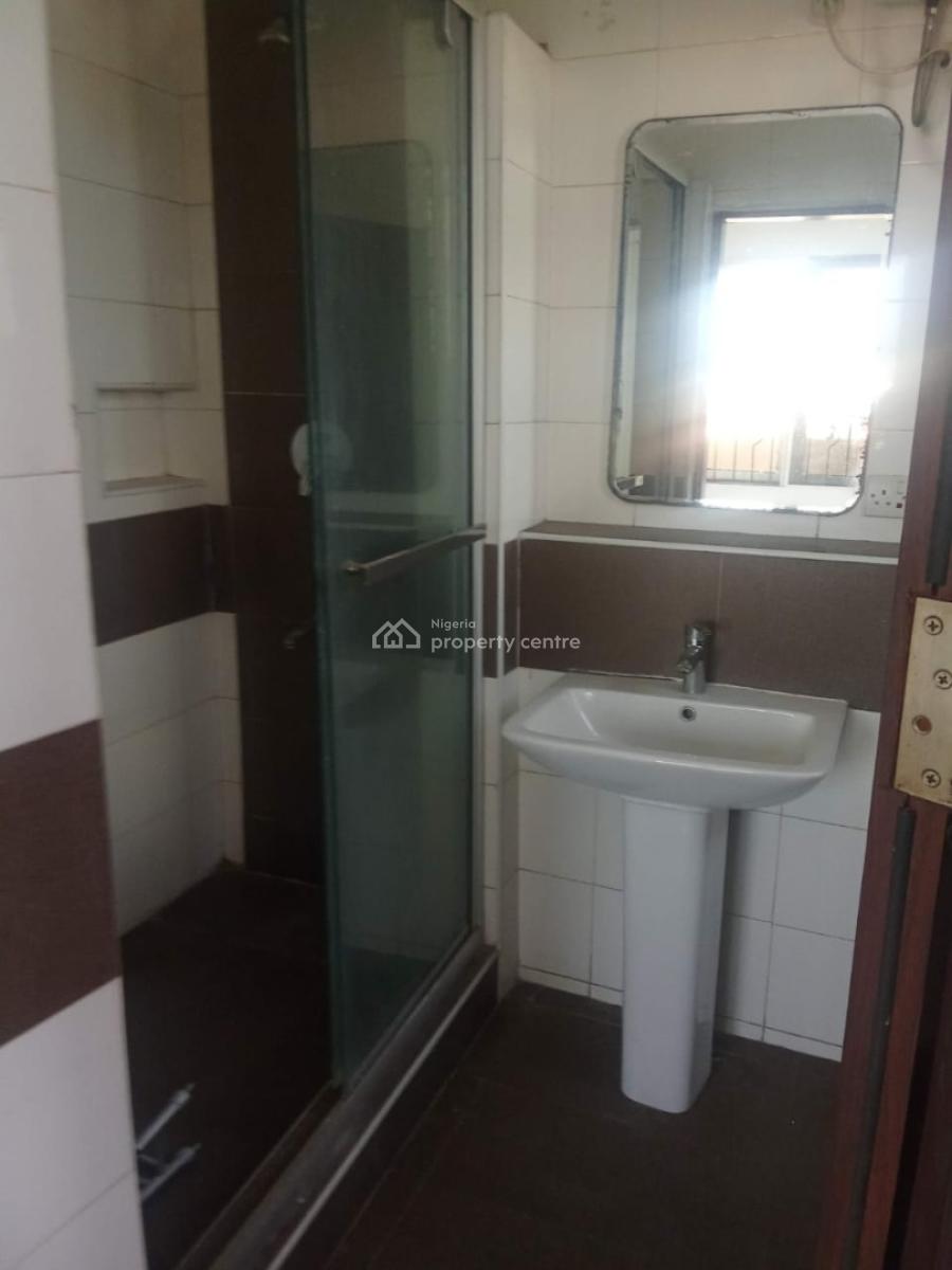 Spacious 3 Bedroom Penthouse with Bq in a Prime Location, Off Akeem Dickson Street, Lekki, Lagos, Flat / Apartment for Rent