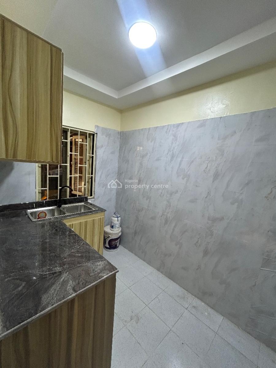 a Newly Renovated 2 Bedroom Bungalow, Lekki Phase 1, Lekki, Lagos, Flat / Apartment for Rent