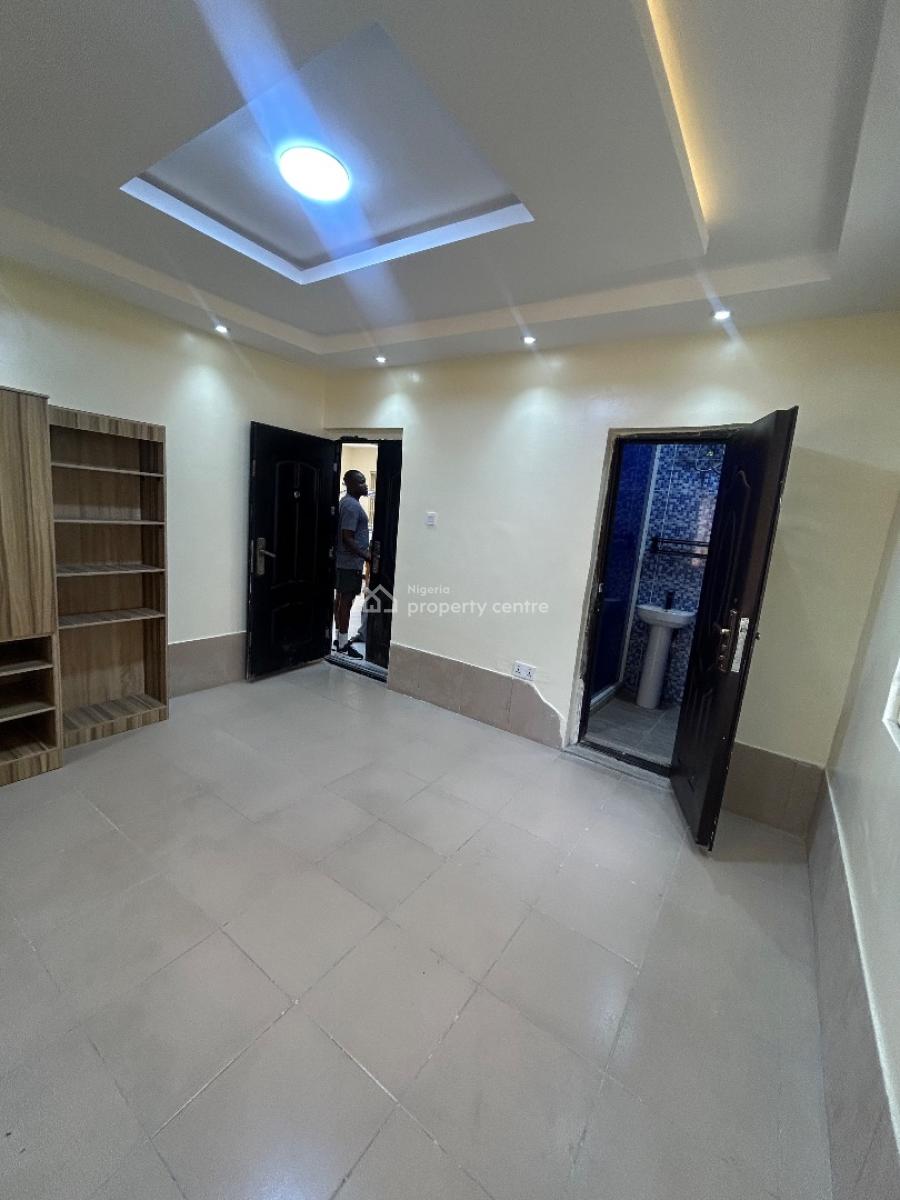 a Newly Renovated 2 Bedroom Bungalow, Lekki Phase 1, Lekki, Lagos, Flat / Apartment for Rent