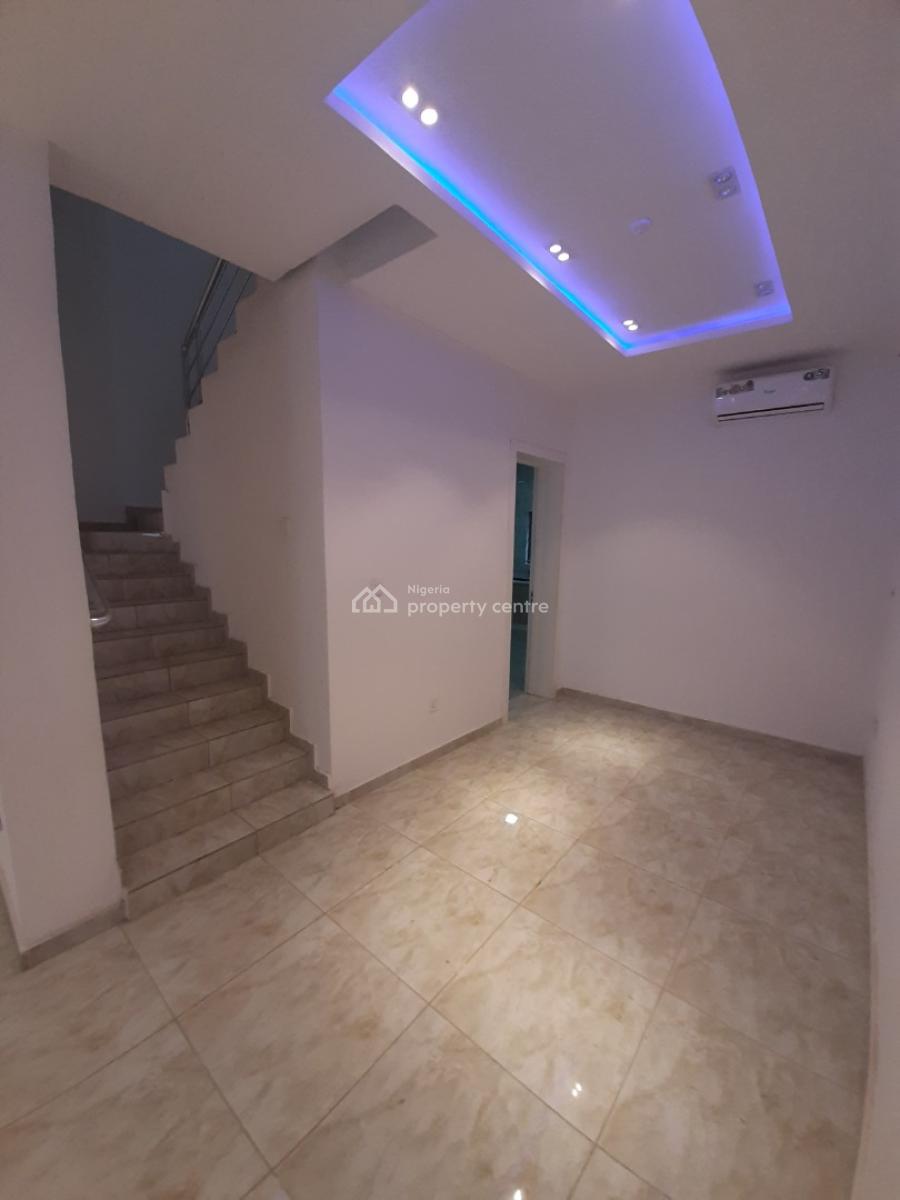 Serviced with 24/7 Power Supply 4 Bedroom En-suite Townhouse with an E, Lekki Phase 1, Lekki, Lagos, Terraced Duplex for Rent