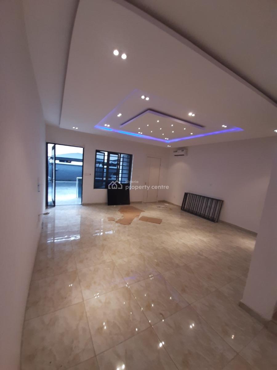 Serviced with 24/7 Power Supply 4 Bedroom En-suite Townhouse with an E, Lekki Phase 1, Lekki, Lagos, Terraced Duplex for Rent