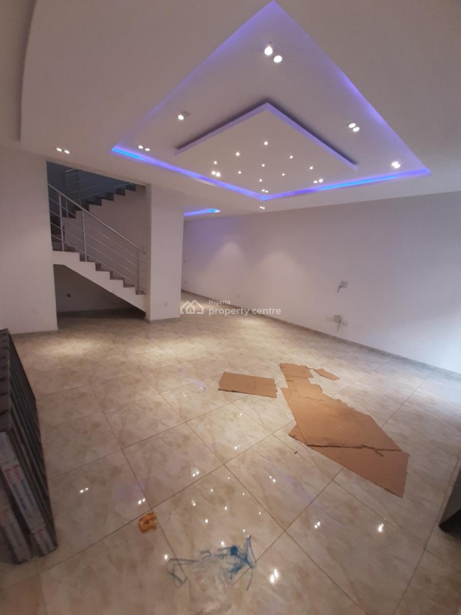 Serviced with 24/7 Power Supply 4 Bedroom En-suite Townhouse with an E, Lekki Phase 1, Lekki, Lagos, Terraced Duplex for Rent