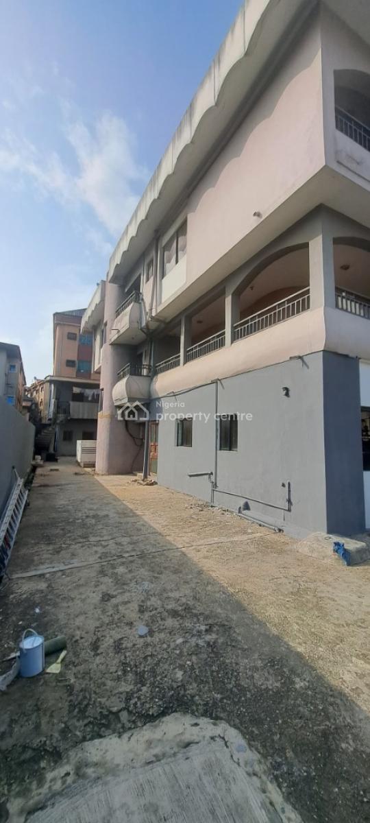 an 8 Bedroom Contemporary Family House with Bq. All Rooms Ensuite., 10 Chief Okonta Close, Coker Aguda, Coker, Surulere, Lagos, House for Sale