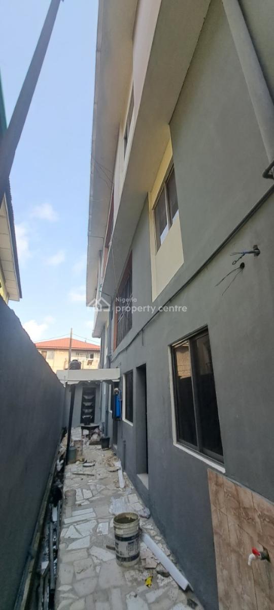 an 8 Bedroom Contemporary Family House with Bq. All Rooms Ensuite., 10 Chief Okonta Close, Coker Aguda, Coker, Surulere, Lagos, House for Sale