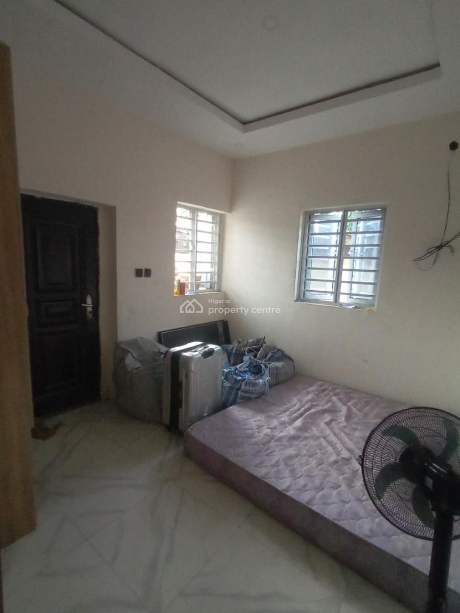 Well Maintained 3 Bedroom Flat, Mobil Road, Ilaje, Ajah, Lagos, Flat / Apartment for Rent