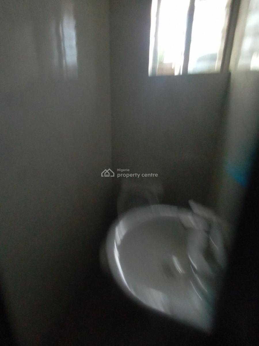 Well Maintained 3 Bedroom Flat, Mobil Road, Ilaje, Ajah, Lagos, Flat / Apartment for Rent