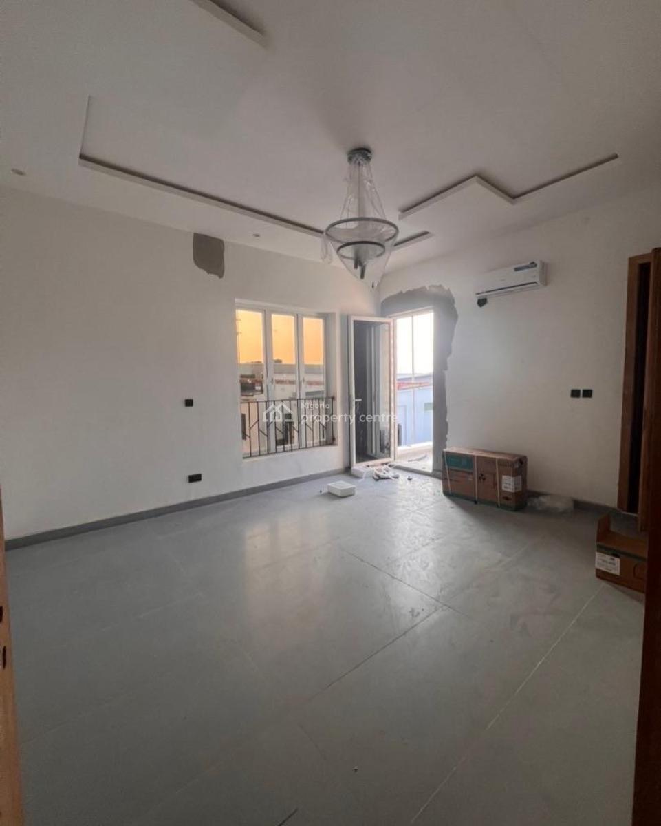 Lovely 2 Bedroom Apartment with Bq, Lekki Phase 1, Lekki Phase 1, Lekki, Lagos, Block of Flats for Sale