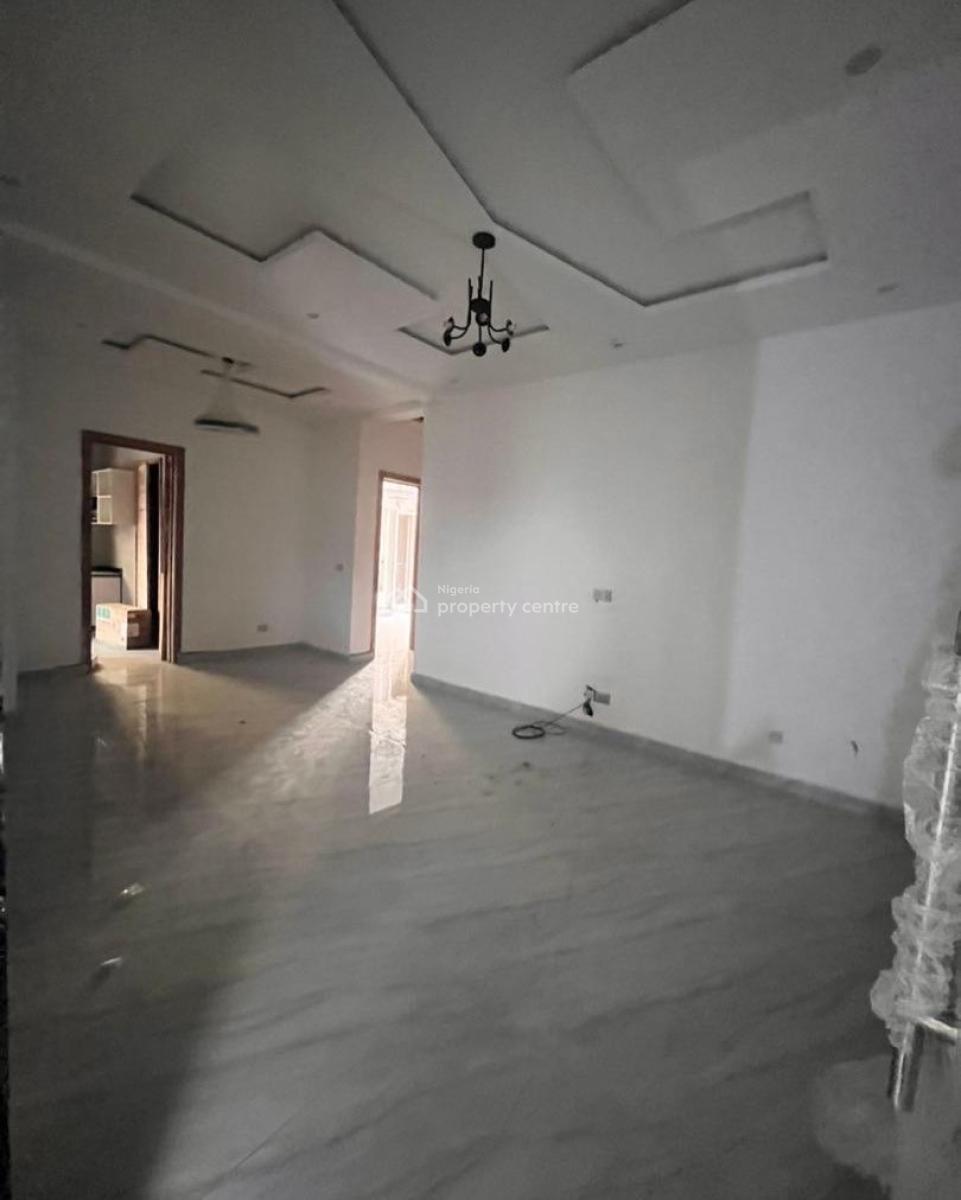 Lovely 2 Bedroom Apartment with Bq, Lekki Phase 1, Lekki Phase 1, Lekki, Lagos, Block of Flats for Sale