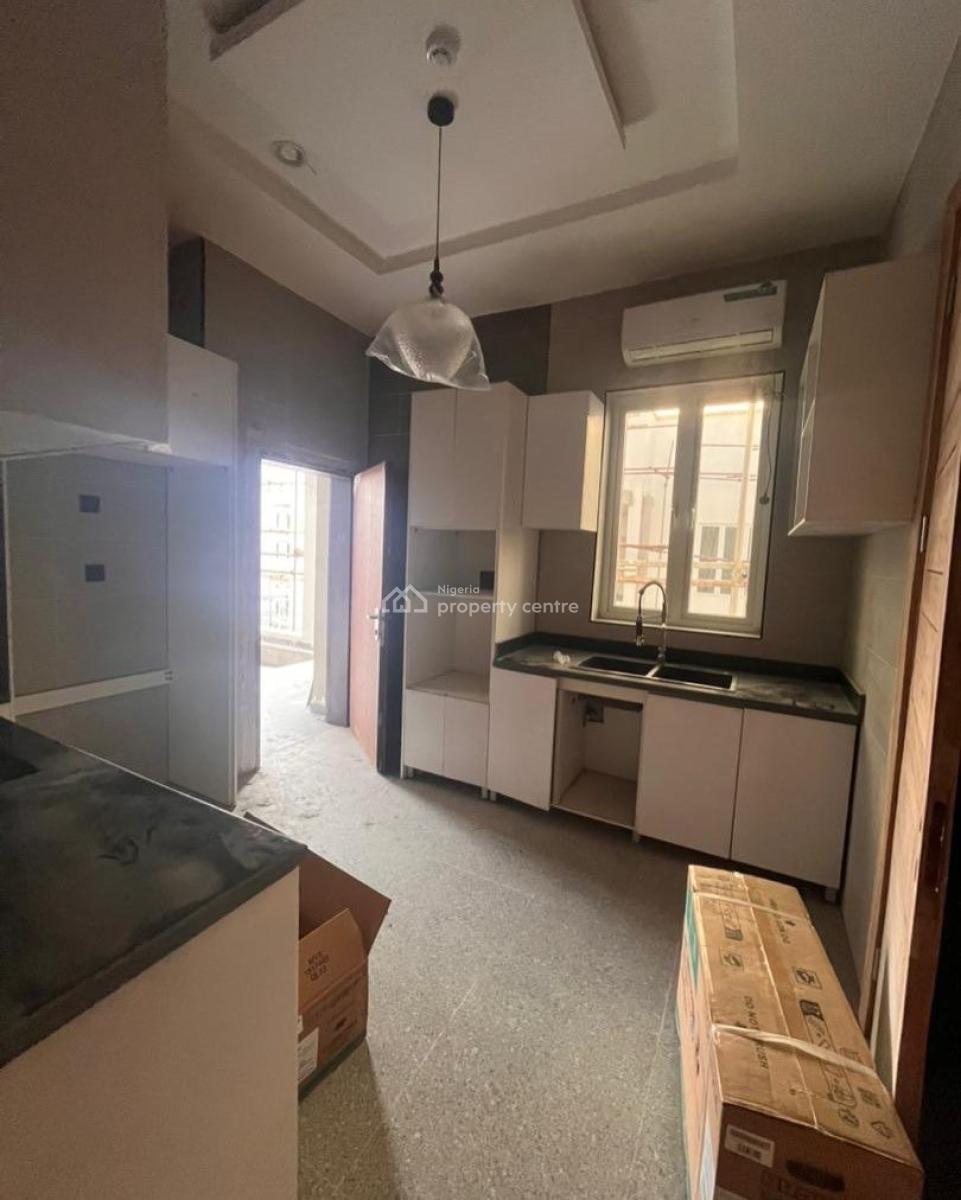 Lovely 2 Bedroom Apartment with Bq, Lekki Phase 1, Lekki Phase 1, Lekki, Lagos, Block of Flats for Sale