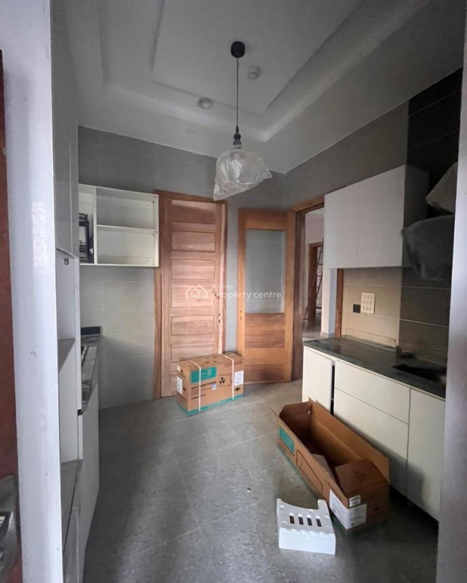 Lovely 2 Bedroom Apartment with Bq, Lekki Phase 1, Lekki Phase 1, Lekki, Lagos, Block of Flats for Sale