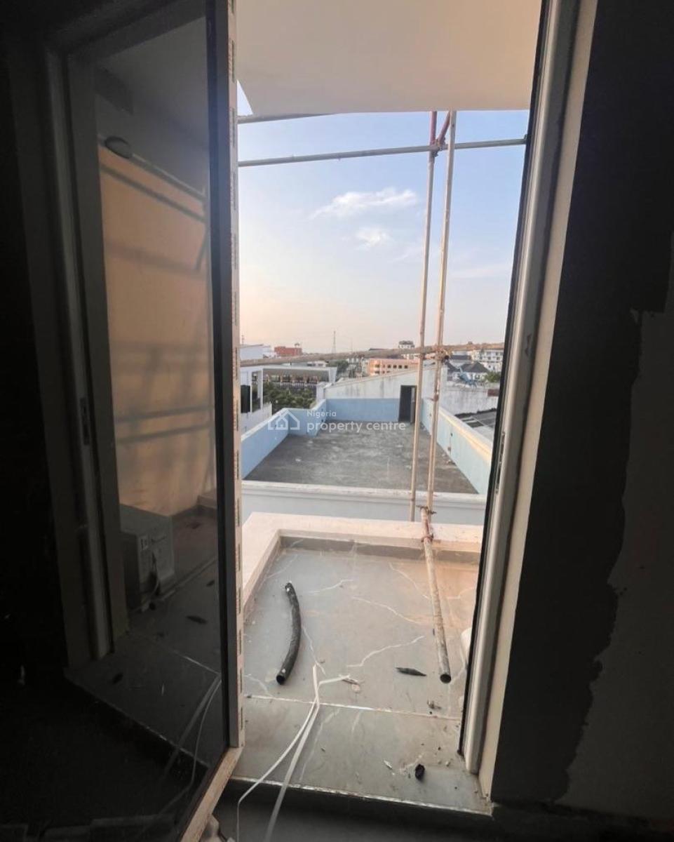 Lovely 2 Bedroom Apartment with Bq, Lekki Phase 1, Lekki Phase 1, Lekki, Lagos, Block of Flats for Sale