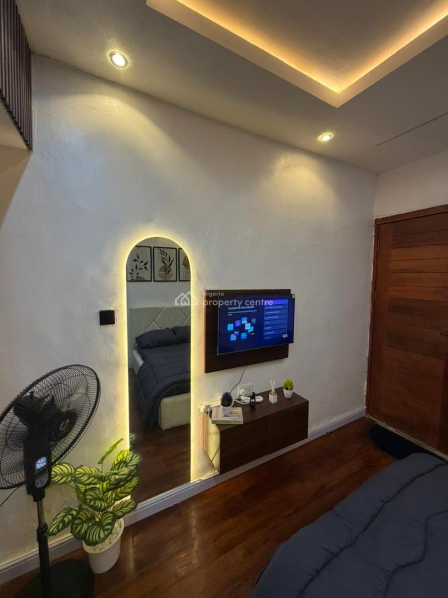 Cozy Studio Apartment with Free Wifi in a Serene Environment, Shomolu, Lagos, Flat / Apartment Short Let