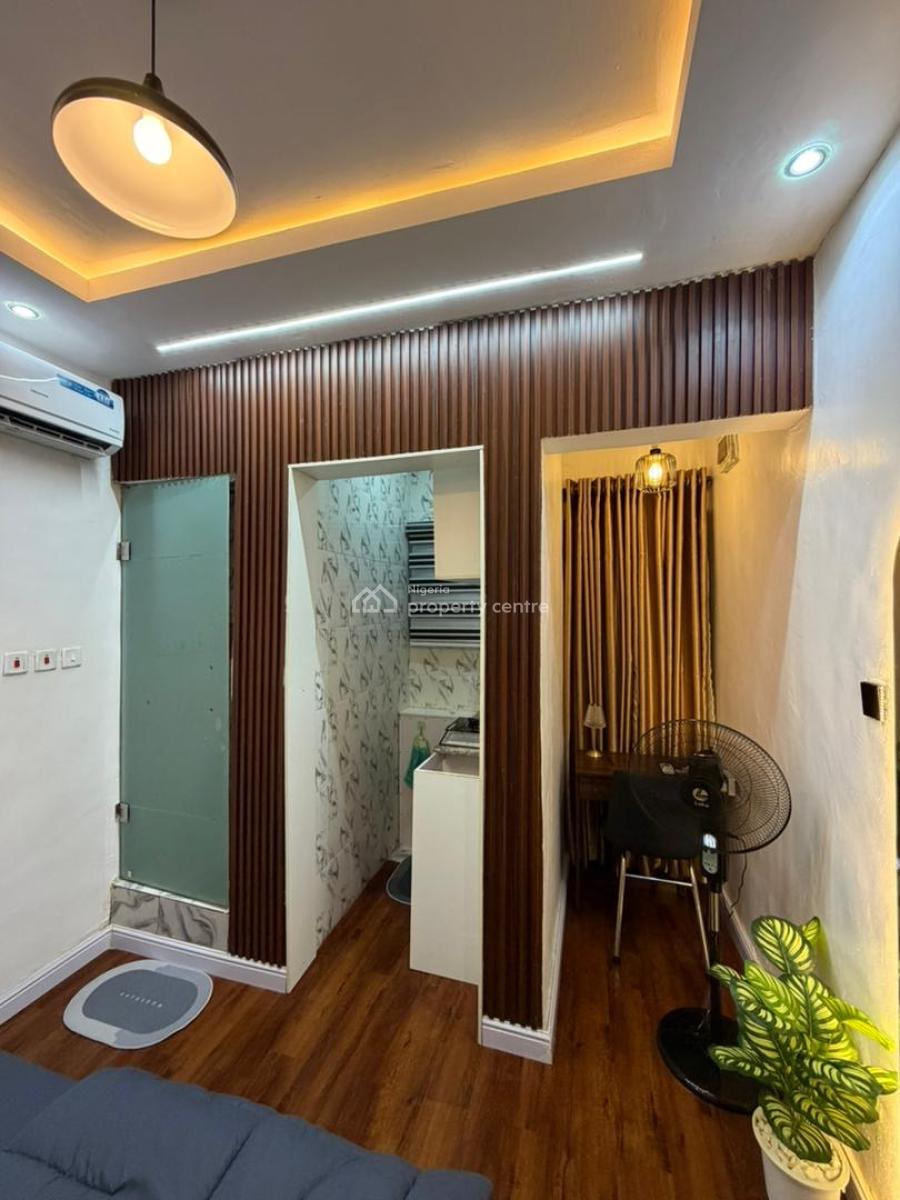 Cozy Studio Apartment with Free Wifi in a Serene Environment, Shomolu, Lagos, Flat / Apartment Short Let