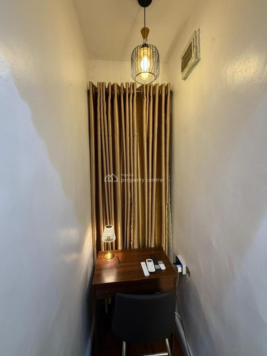 Cozy Studio Apartment with Free Wifi in a Serene Environment, Shomolu, Lagos, Flat / Apartment Short Let